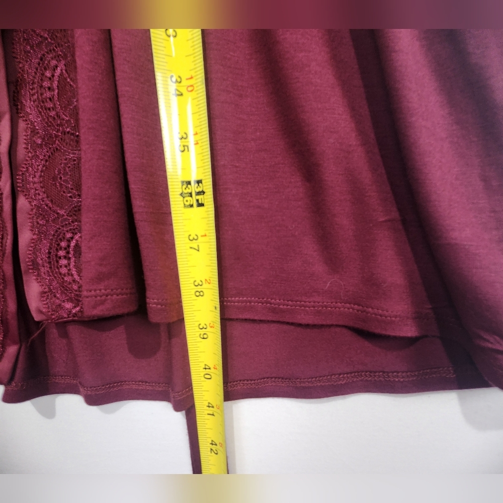 A Pea in the Pod Maternity Maroon Lace Accent Robe Size M - Picture 5 of 7